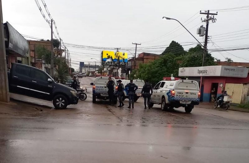 Dupla tentativa de homicídio é registrada na região central de Porto Velho; Vídeo mostra tiroteio Dupla tentativa de homicídio é registrada na região central de Porto Velho; Vídeo mostra tiroteio