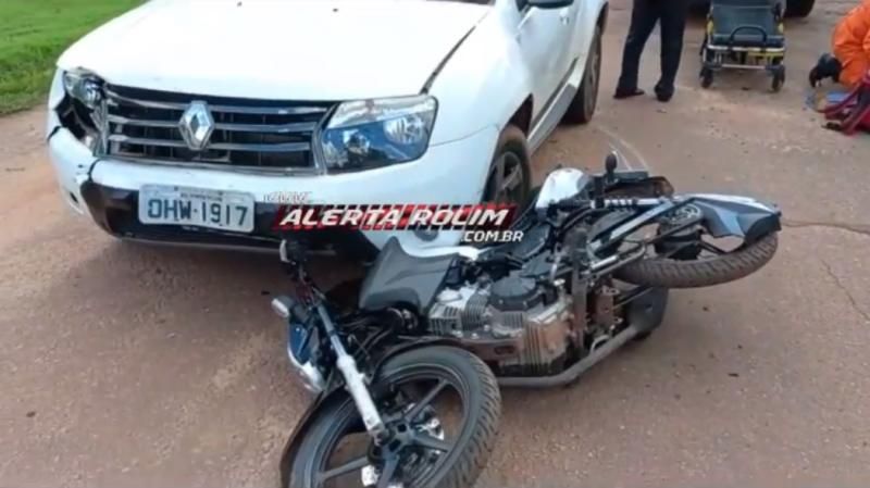 Motociclista fratura a perna após colisão com carro em Rolim de Moura Motociclista fratura a perna após colisão com carro em Rolim de Moura