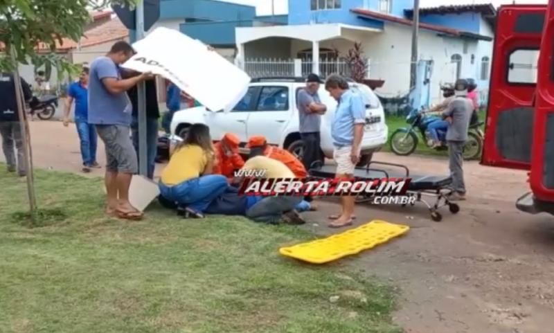 Motociclista fratura a perna após colisão com carro em Rolim de Moura Motociclista fratura a perna após colisão com carro em Rolim de Moura