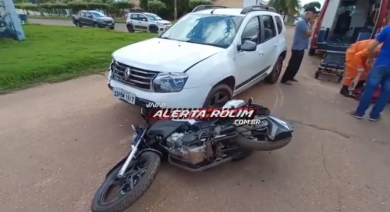 Motociclista fratura a perna após colisão com carro em Rolim de Moura Motociclista fratura a perna após colisão com carro em Rolim de Moura