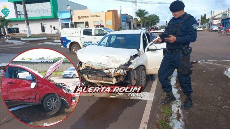 Acidente entre dois carros é registrado na área central de Rolim de Moura; vídeo Acidente entre dois carros é registrado na área central de Rolim de Moura; vídeo
