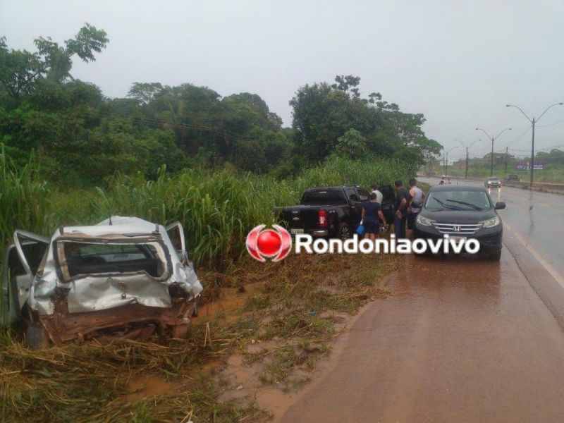 Devido a aquaplanagem, caminhonete perde controle da direção e bate contra outro carro na BR-364 em Porto Velho; vídeo Devido a aquaplanagem, caminhonete perde controle da direção e bate contra outro carro na BR-364 em Porto Velho; vídeo
