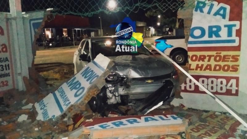 Motorista invade preferencial e causa grave acidente em Ji-Paraná Motorista invade preferencial e causa grave acidente em Ji-Paraná