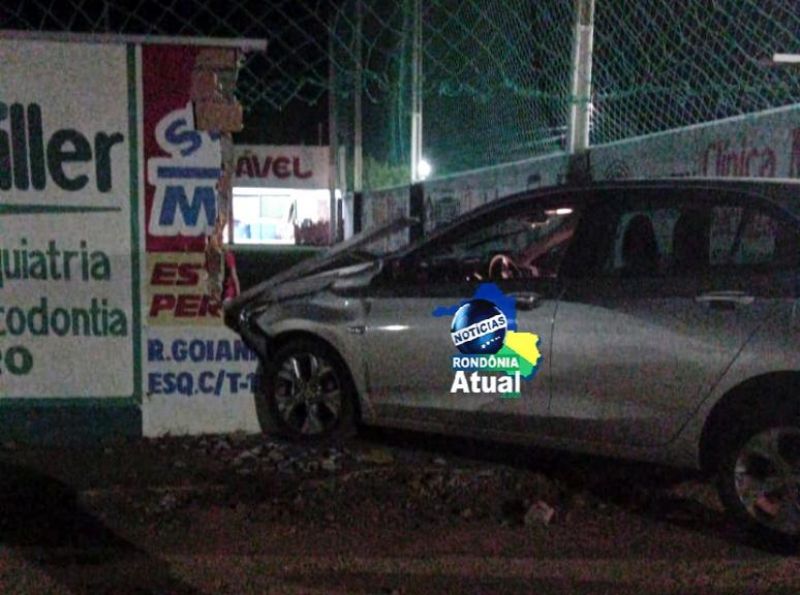 Motorista invade preferencial e causa grave acidente em Ji-Paraná Motorista invade preferencial e causa grave acidente em Ji-Paraná