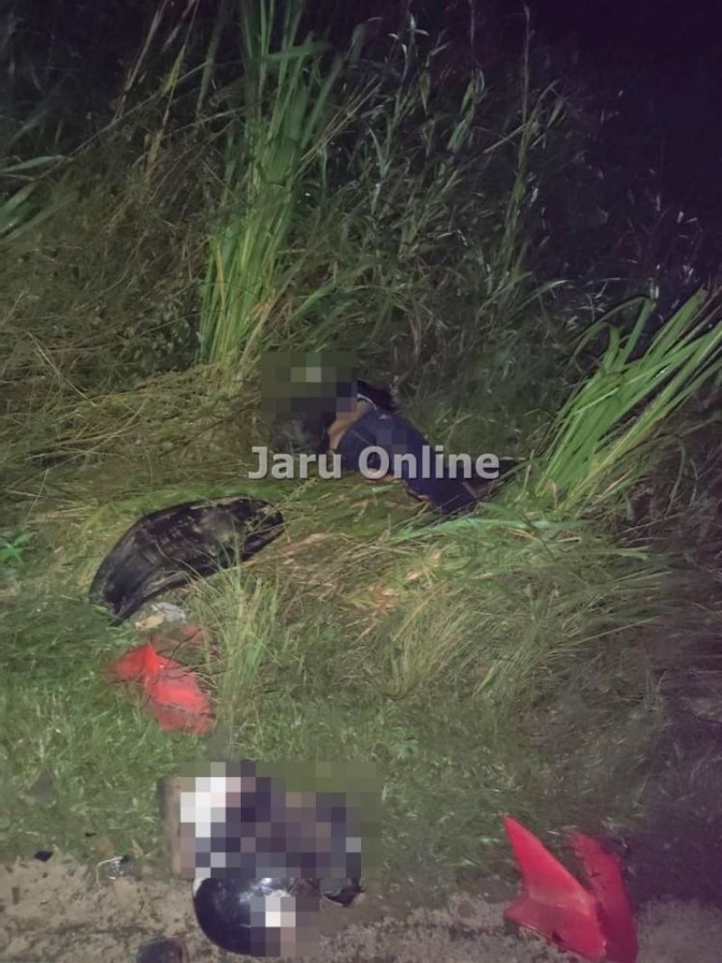 Duas mulheres morrem em grave colisão entre moto e carreta na BR-364, entre Jaru e Ariquemes; vídeos
