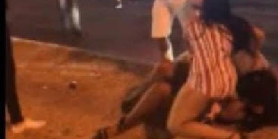 Homem assiste namorada ser espancada pela ex e outras mulheres em bar