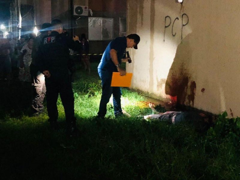 Homem é brutalmente assassinado com golpes na cabeça Homem é brutalmente assassinado com golpes na cabeça