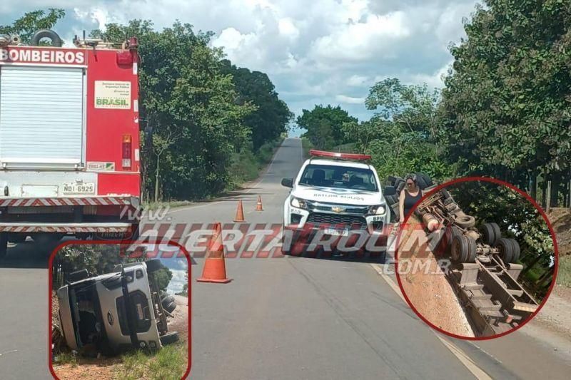 Motorista perde o controle e tomba caminhão na RO-010, em Rolim de Moura Motorista perde o controle e tomba caminhão na RO-010, em Rolim de Moura