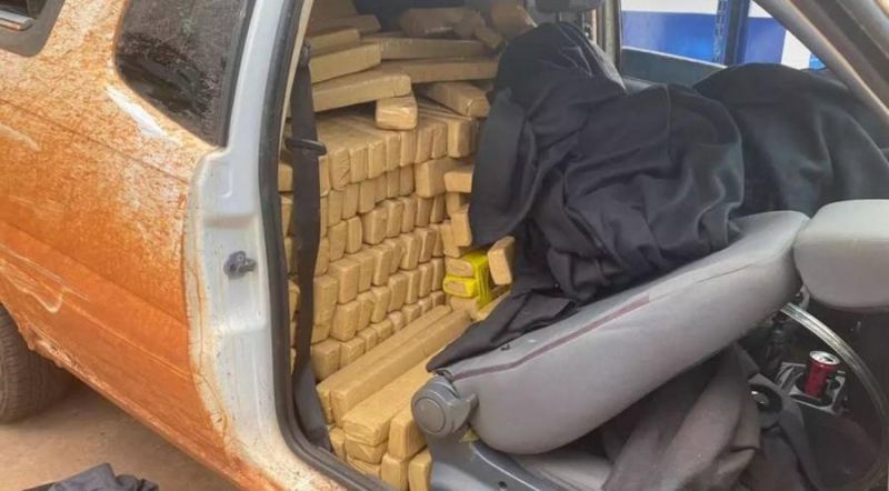 Veiculo roubado em RO é abandonado no MS com mais de 550Kg de drogas Veiculo roubado em RO é abandonado no MS com mais de 550Kg de drogas