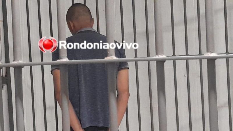 Filho é preso após esfaquear o próprio pai em residência Filho é preso após esfaquear o próprio pai em residência