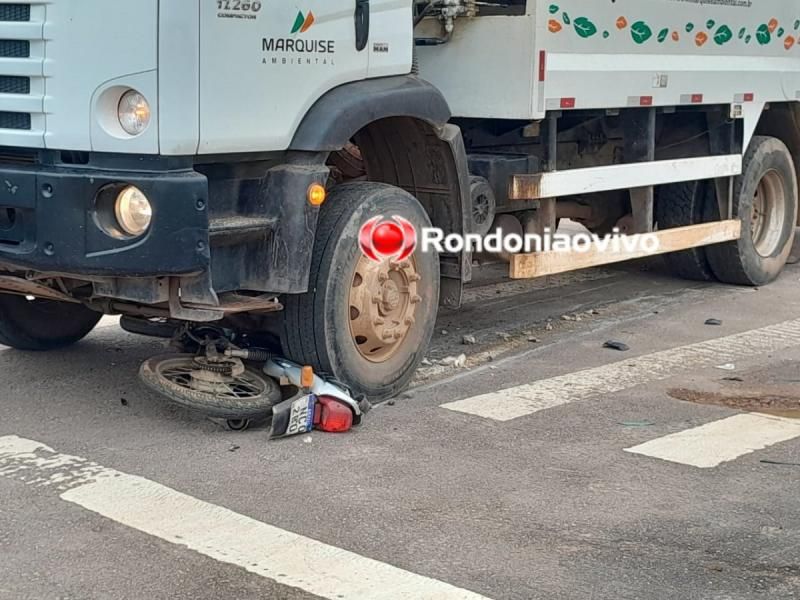 Motociclista escapa da morte ao ter motocicleta esmagada por caminhão de lixo em Porto Velho Motociclista escapa da morte ao ter motocicleta esmagada por caminhão de lixo em Porto Velho
