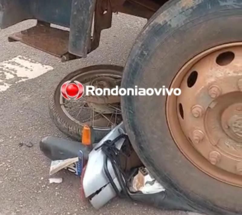 Motociclista escapa da morte ao ter motocicleta esmagada por caminhão de lixo em Porto Velho Motociclista escapa da morte ao ter motocicleta esmagada por caminhão de lixo em Porto Velho