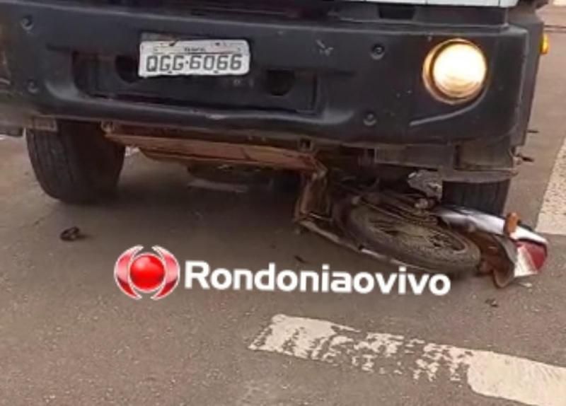 Motociclista escapa da morte ao ter motocicleta esmagada por caminhão de lixo em Porto Velho Motociclista escapa da morte ao ter motocicleta esmagada por caminhão de lixo em Porto Velho