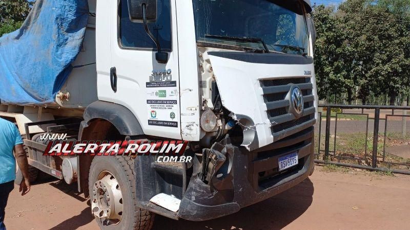 Acidente envolvendo caminhão da Prefeitura de Novo Horizonte é registrado na RO-010, em Rolim de Moura Acidente envolvendo caminhão da Prefeitura de Novo Horizonte é registrado na RO-010, em Rolim de Moura