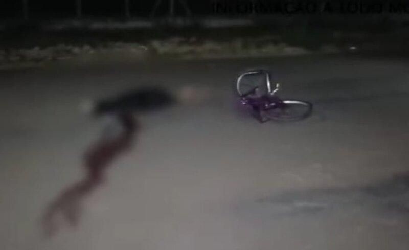Ciclista morre atropelado por carro que estaria em alta velocidade Ciclista morre atropelado por carro que estaria em alta velocidade