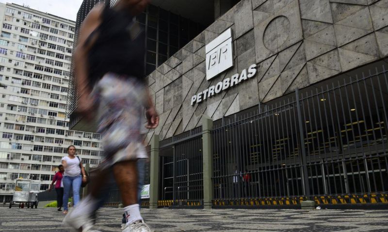 Petrobras anuncia fim de reajuste de preços baseado na cotação internacional Petrobras anuncia fim de reajuste de preços baseado na cotação internacional