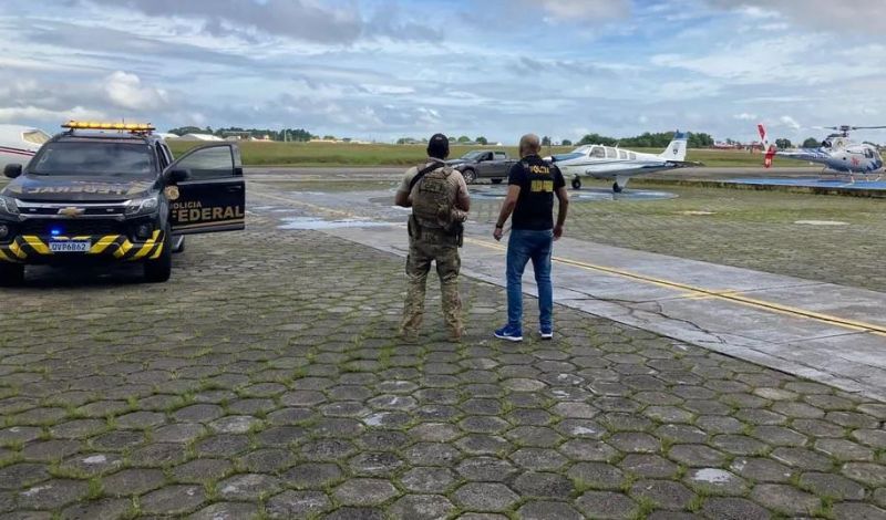 Quase 300kg de drogas são apreendidas dentro de avião pertencente a uma igreja no PA Quase 300kg de drogas são apreendidas dentro de avião pertencente a uma igreja no PA