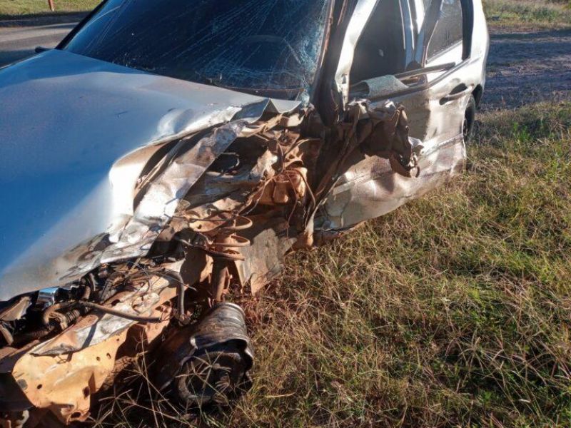 Condutor é socorrido em estado grave após violenta colisão frontal entre dois carros na RO-383 em Santa Luzia Condutor é socorrido em estado grave após violenta colisão frontal entre dois carros na RO-383 em Santa Luzia