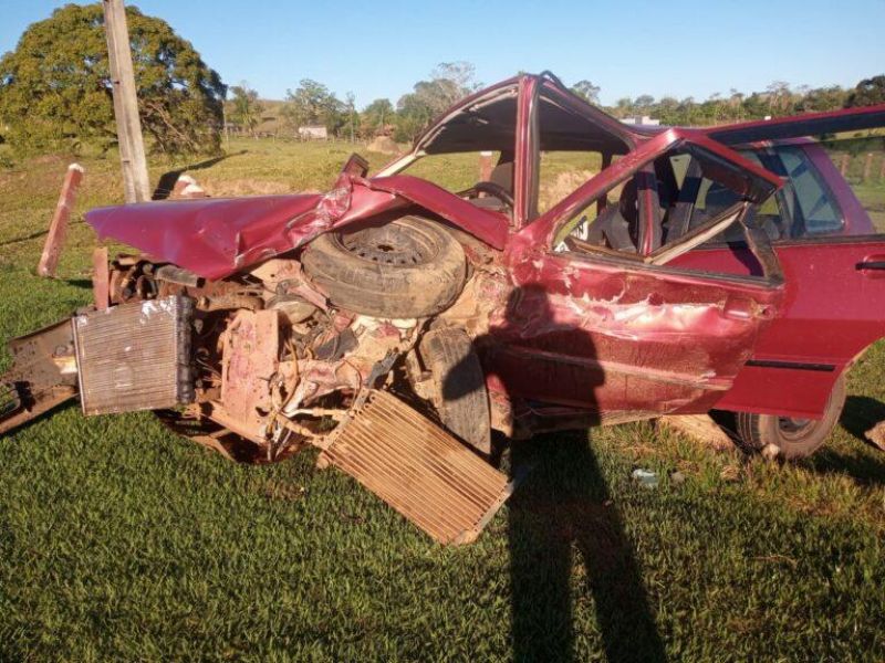 Condutor é socorrido em estado grave após violenta colisão frontal entre dois carros na RO-383 em Santa Luzia Condutor é socorrido em estado grave após violenta colisão frontal entre dois carros na RO-383 em Santa Luzia
