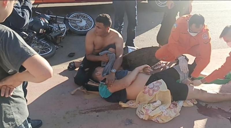 Grave acidente envolvendo moto e bicicleta motorizada deixa três pessoas gravemente feridas, em Ji-Paraná; vídeo Grave acidente envolvendo moto e bicicleta motorizada deixa três pessoas gravemente feridas, em Ji-Paraná; vídeo