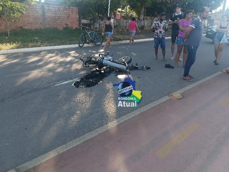 Grave acidente envolvendo moto e bicicleta motorizada deixa três pessoas gravemente feridas, em Ji-Paraná; vídeo Grave acidente envolvendo moto e bicicleta motorizada deixa três pessoas gravemente feridas, em Ji-Paraná; vídeo