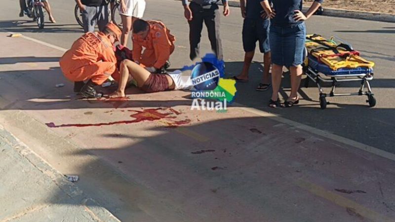 Grave acidente envolvendo moto e bicicleta motorizada deixa três pessoas gravemente feridas, em Ji-Paraná; vídeo Grave acidente envolvendo moto e bicicleta motorizada deixa três pessoas gravemente feridas, em Ji-Paraná; vídeo