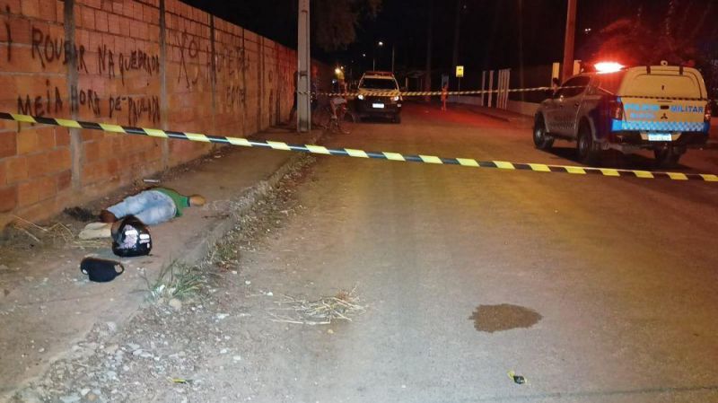 Homem é morto a tiros no segundo distrito de Ji-Paraná Homem é morto a tiros no segundo distrito de Ji-Paraná