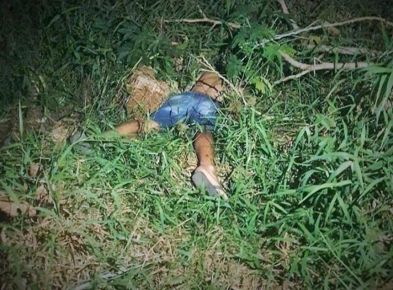 Jovem é morto a tiros no meio da rua em Ji-Paraná Jovem é morto a tiros no meio da rua em Ji-Paraná