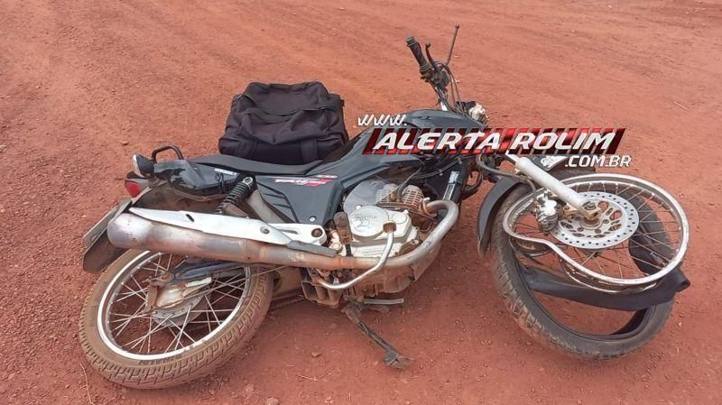 Motociclista é socorrido pelos bombeiros após colisão com caminhão da Seagri no bairro Olímpico em Rolim de Moura Motociclista é socorrido pelos bombeiros após colisão com caminhão da Seagri no bairro Olímpico em Rolim de Moura