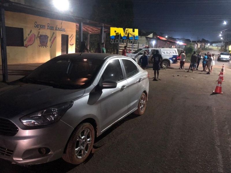Motorista embriagado é preso após atropelar e arrastar casal de moto Motorista embriagado é preso após atropelar e arrastar casal de moto