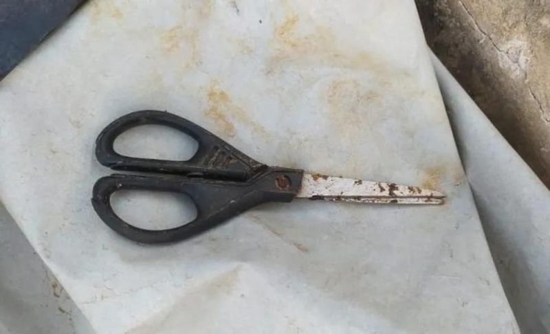 Mulher é presa suspeita de tentar matar vítima com tesouradas em Ariquemes Mulher é presa suspeita de tentar matar vítima com tesouradas em Ariquemes