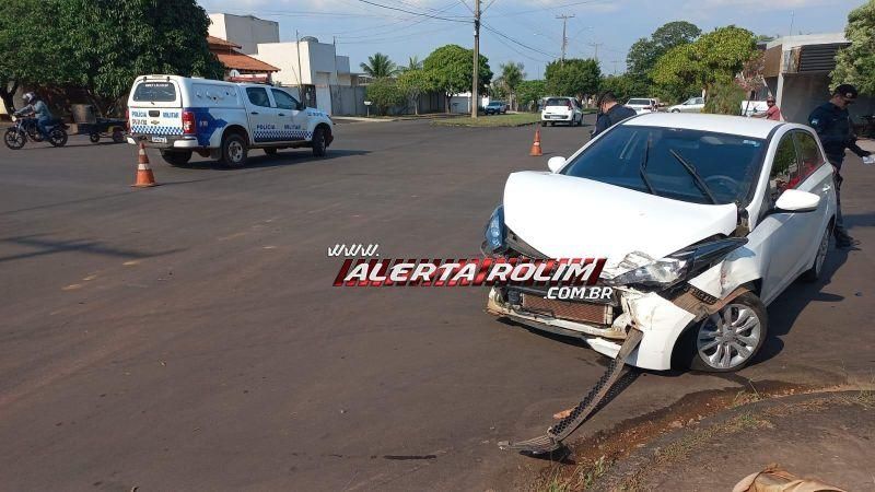 Colisão entre dois carros é registrado no Centro de Rolim de Moura Colisão entre dois carros é registrado no Centro de Rolim de Moura