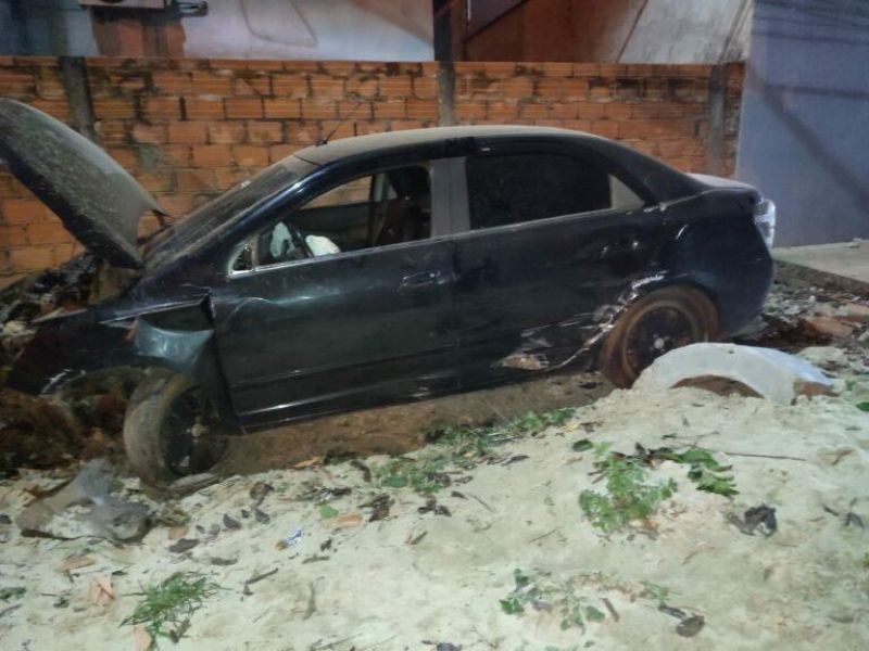 Forte colisão entre carro e moto é registrado em Rolim de Moura Forte colisão entre carro e moto é registrado em Rolim de Moura