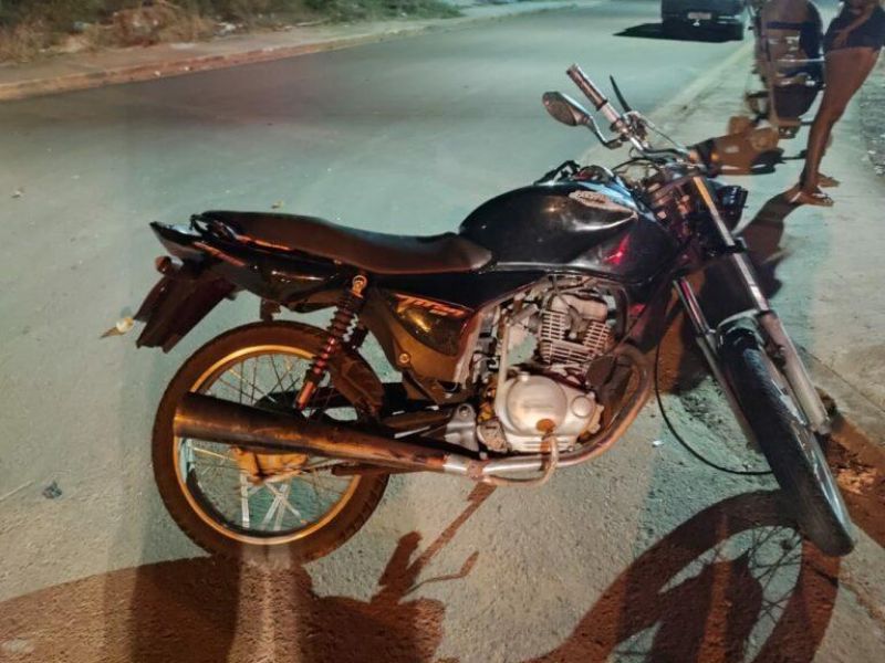Forte colisão entre carro e moto é registrado em Rolim de Moura Forte colisão entre carro e moto é registrado em Rolim de Moura