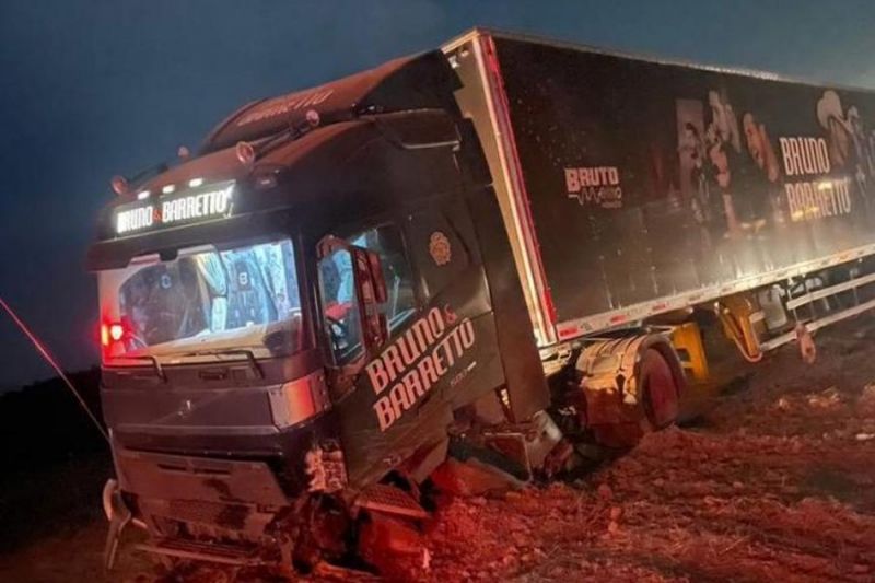 Morador de Cacoal morre em acidente envolvendo carreta da dupla Bruno e Barreto na BR-364 Morador de Cacoal morre em acidente envolvendo carreta da dupla Bruno e Barreto na BR-364