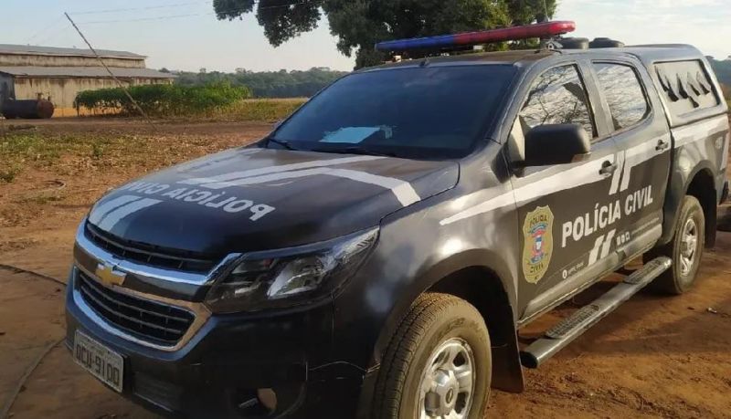 Criança de 2 anos é encontrada andando sozinha em rodovia movimentada Criança de 2 anos é encontrada andando sozinha em rodovia movimentada