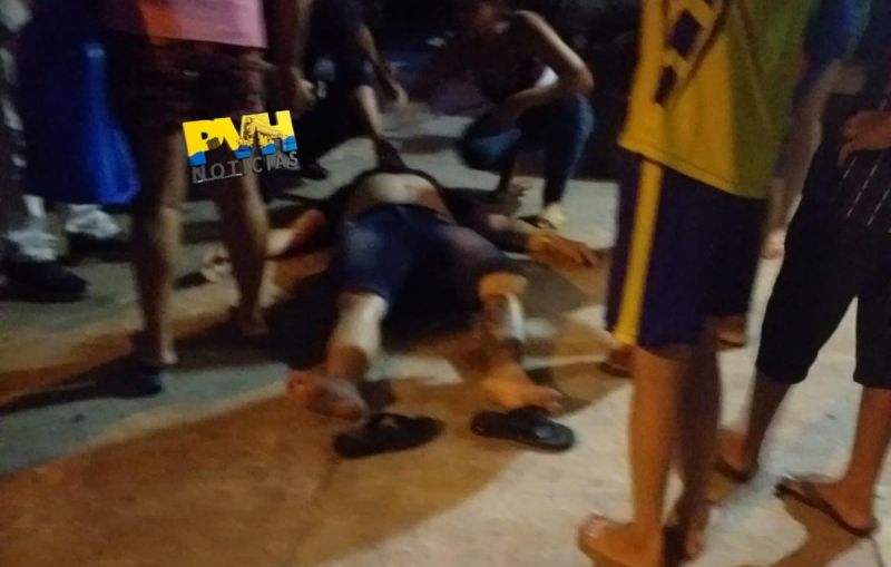 Ex-presidiário é baleado dentro de oficina Ex-presidiário é baleado dentro de oficina