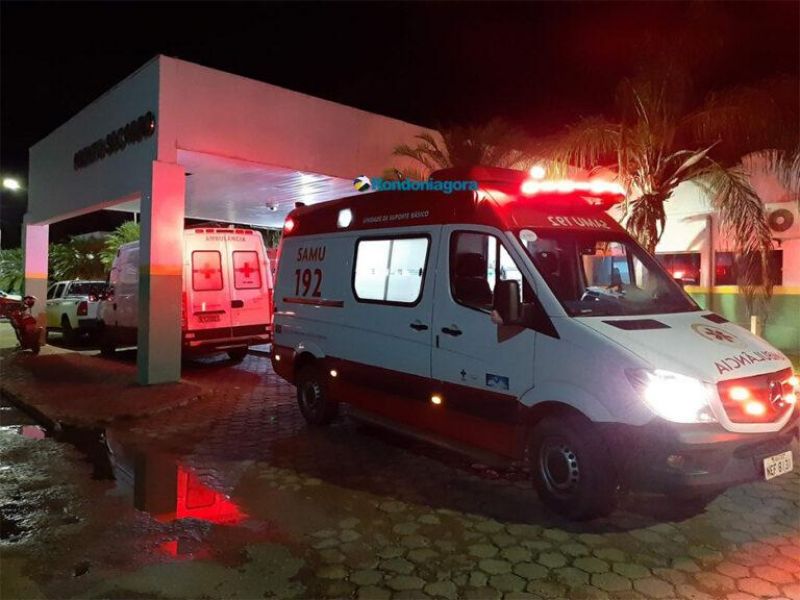 Mulher é atacada a facada pelo marido durante bebedeira com amigos Mulher é atacada a facada pelo marido durante bebedeira com amigos