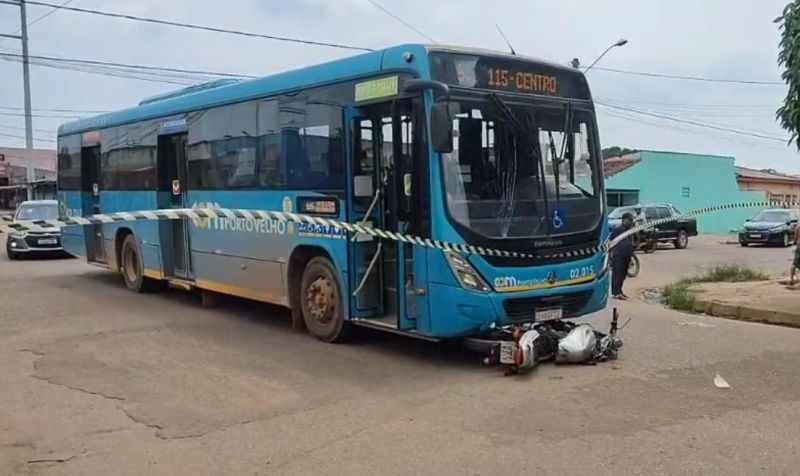 Motociclista fica ferido após ter moto arrastada por ônibus em Porto Velho Motociclista fica ferido após ter moto arrastada por ônibus em Porto Velho