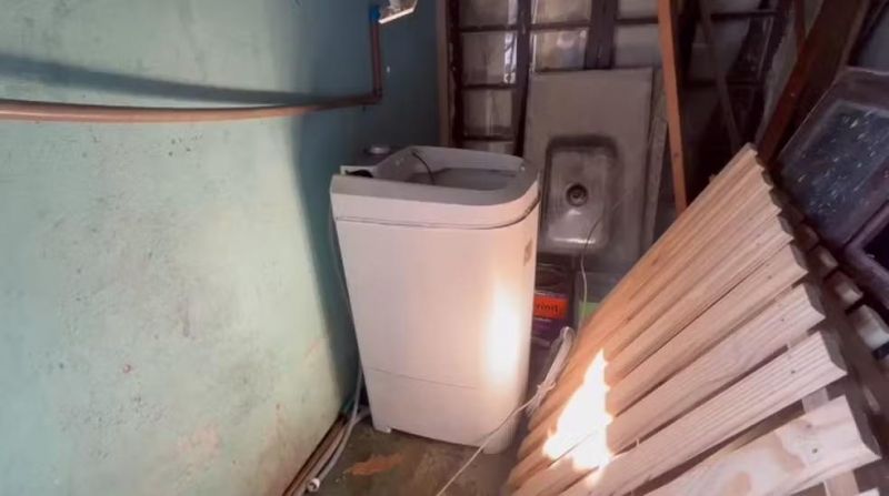 Bebê recém-nascida é abandonada dentro de máquina de lavar e encontrada por populares no PR Bebê recém-nascida é abandonada dentro de máquina de lavar e encontrada por populares no PR