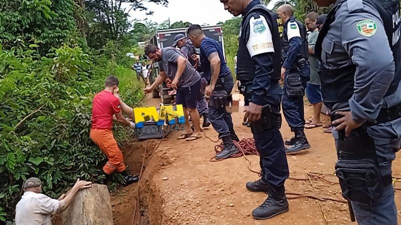 Cinco pessoas, incluindo um bebê de 11 meses, morrem em trágico acidente na BR-319 próximo a Porto Velho Cinco pessoas, incluindo um bebê de 11 meses, morrem em trágico acidente na BR-319 próximo a Porto Velho