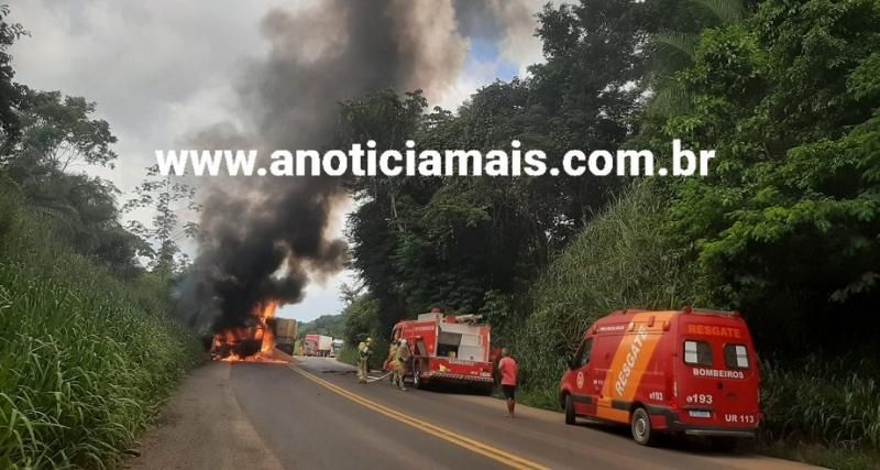 Carreta carregada de soja é destruída por incêndio na BR-364, em Jaru; vídeo Carreta carregada de soja é destruída por incêndio na BR-364, em Jaru; vídeo