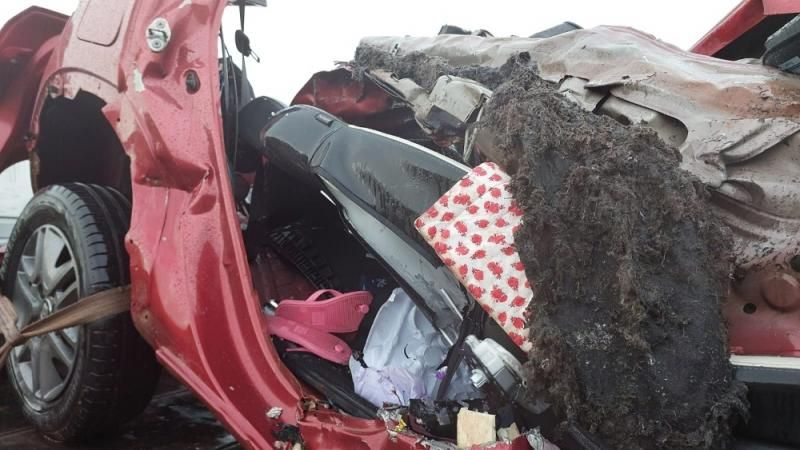 Colisão entre carro e ônibus mata 4 pessoas da mesma família em rodovia do MS; Uma das vítimas era policial civil de RO Colisão entre carro e ônibus mata 4 pessoas da mesma família em rodovia do MS; Uma das vítimas era policial civil de RO