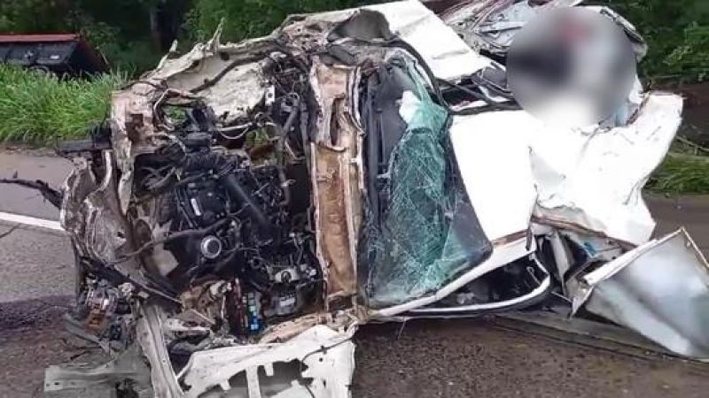 Criança morre e 3 pessoas ficam feridas em acidente envolvendo 7 veículos na BR-364; vídeo Criança morre e 3 pessoas ficam feridas em acidente envolvendo 7 veículos na BR-364; vídeo