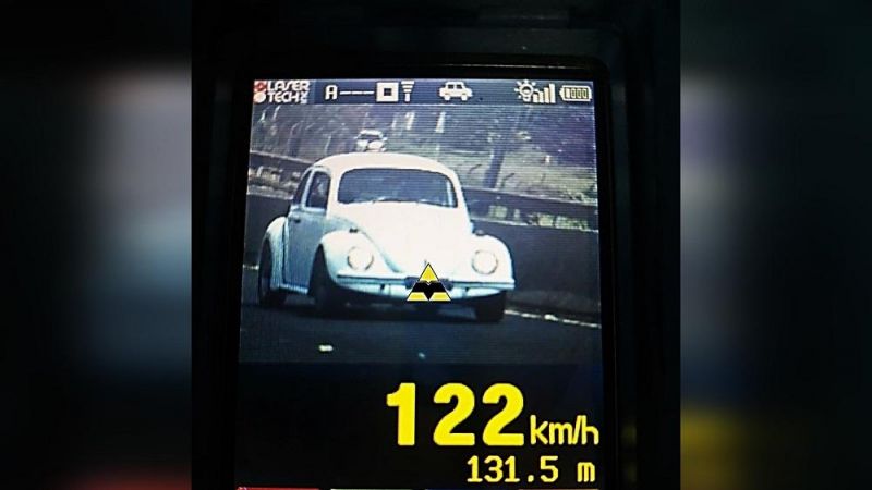 Fusca é flagrado a 122 km/h em rodovia; condutor será multado em R$ 880 Fusca é flagrado a 122 km/h em rodovia; condutor será multado em R$ 880
