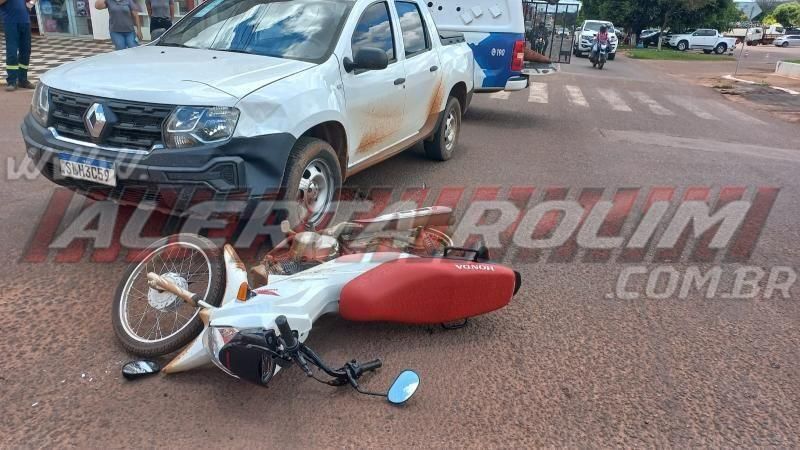 Condutora de motoneta é socorrida após ser atingida por carro em Rolim de Moura Condutora de motoneta é socorrida após ser atingida por carro em Rolim de Moura