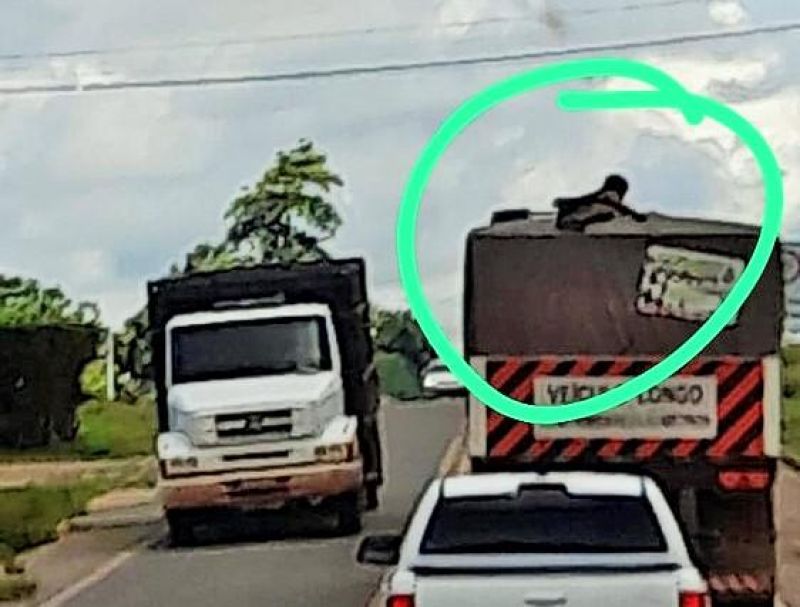 Flagrante: Homem é avistado pendurado em carga de carreta na BR-364, sentido Jaru-Ariquemes Flagrante: Homem é avistado pendurado em carga de carreta na BR-364, sentido Jaru-Ariquemes