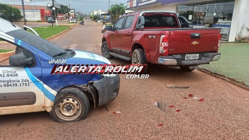 Motorista bate na traseira de caminhonete estacionada, em Rolim de Moura; veja o vídeo da colisão Motorista bate na traseira de caminhonete estacionada, em Rolim de Moura; veja o vídeo da colisão