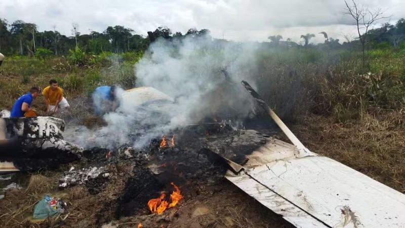 Avião cai em região de mata no interior do Acre e deixa um morto e seis feridos Avião cai em região de mata no interior do Acre e deixa um morto e seis feridos