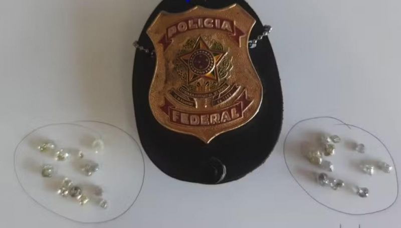 Dupla é presa com 25 pedras de diamantes retirados ilegalmente de Terra Indígena em Rondônia Dupla é presa com 25 pedras de diamantes retirados ilegalmente de Terra Indígena em Rondônia